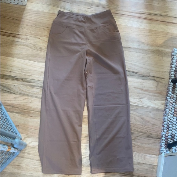 Elegant Tan Wide-Leg Pants with Pockets - Picture 4 of 4
